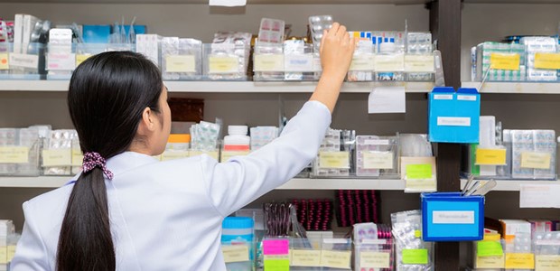 Αντιδρούν οι φαρμακοποιοί στα self test για τον κορωνοϊό